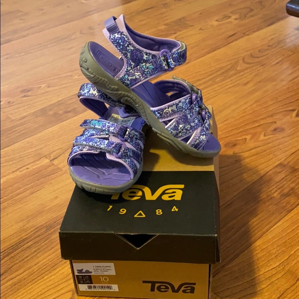 Girls Teva Tirra Purple Floral sandals size 10